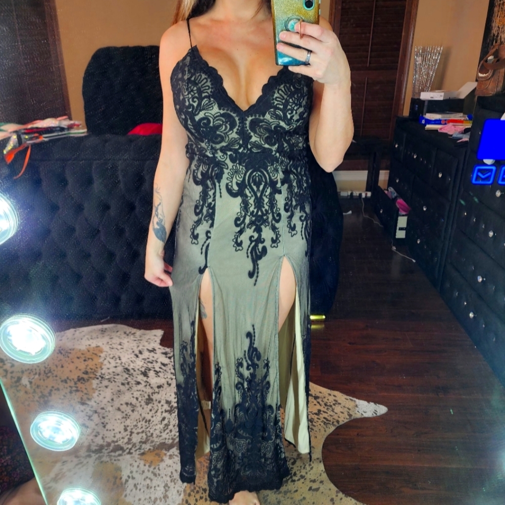 Elegant Black Lace Evening Dress